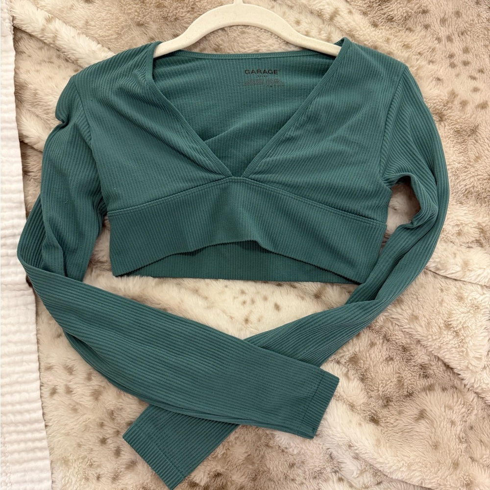 Garage long sleeve crop top 
Size XS